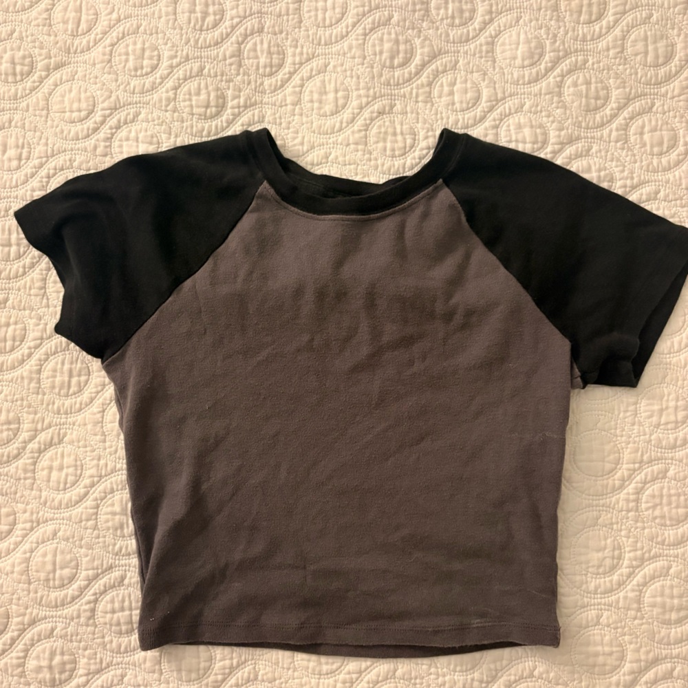 Hollister Black and Gray Short Sleeve Tee